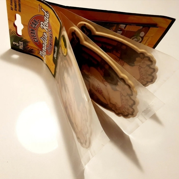 Hanging Car & Home Air Freshener Pack of 3 Hawaiian Pinup Girl - Picture 3 of 15
